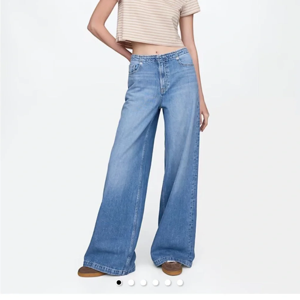 GAP Wide-Leg High-Rise Jeans - Picture 1 of 3